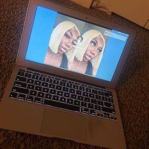 Mac Book
